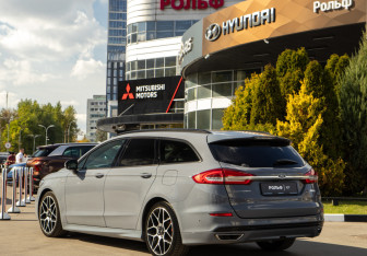 Подержанный автомобиль Ford Mondeo Wagon 2019 года (5 фото)