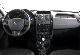Подержанный автомобиль Renault Duster 2018 года (6 фото)