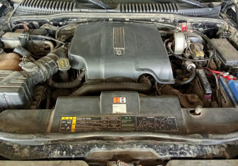 Подержанный автомобиль Ford Explorer 2003 года (16 фото)