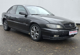 Подержанный автомобиль Opel Omega Sedan 2000 года (3 фото)