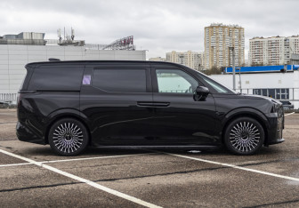 Подержанный автомобиль Zeekr 009 2023 года (5 фото)