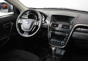 Подержанный автомобиль FAW Besturn X80 2018 года (7 фото)