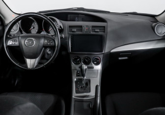Подержанный автомобиль Mazda 3 Hatchback 2010 года (12 фото)