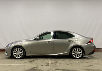 Подержанный автомобиль Lexus IS Sedan 2013 года (8 фото)