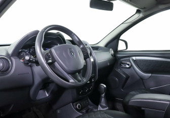 Подержанный автомобиль Renault Duster 2018 года (11 фото)