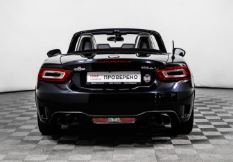 Подержанный автомобиль Fiat 124 Spider 2017 года (6 фото)