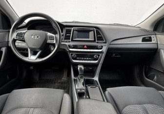 Подержанный автомобиль Hyundai Sonata 2017 года (9 фото)