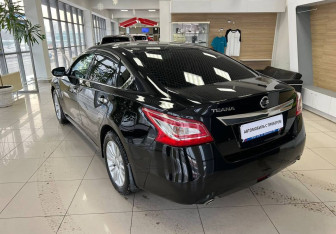 Подержанный автомобиль Nissan Teana 2014 года (7 фото)