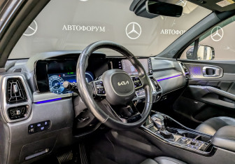 Подержанный автомобиль Kia Sorento 2022 года (16 фото)