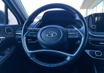 Подержанный автомобиль Hyundai Sonata 2019 года (14 фото)