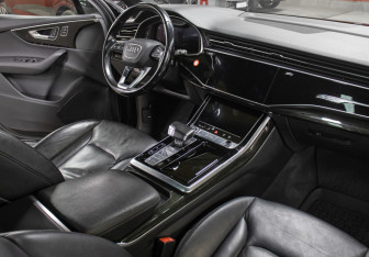 Подержанный автомобиль Audi Q7 2021 года (11 фото)