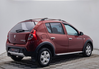 Подержанный автомобиль Renault Sandero 2012 года (5 фото)