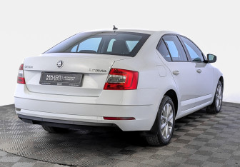 Подержанный автомобиль Skoda Octavia Liftback 2019 года (5 фото)