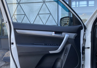 Подержанный автомобиль Kia Sorento 2012 года (18 фото)