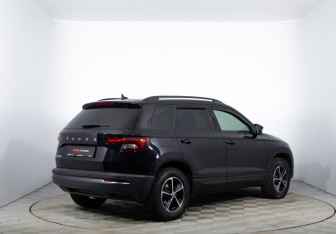 Подержанный автомобиль Skoda Karoq 2020 года (5 фото)