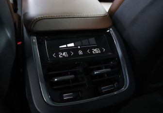 Подержанный автомобиль Volvo XC60 2018 года (20 фото)