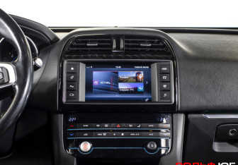 Подержанный автомобиль Jaguar F-Pace 2017 года (14 фото)