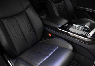 Подержанный автомобиль Audi A8 2018 года (31 фото)