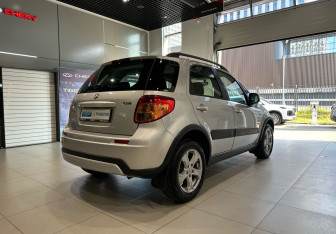Подержанный автомобиль Suzuki SX4 Hatchback 2009 года (4 фото)