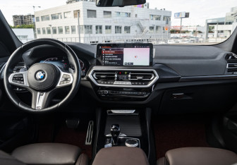 Подержанный автомобиль BMW X3 2023 года (13 фото)