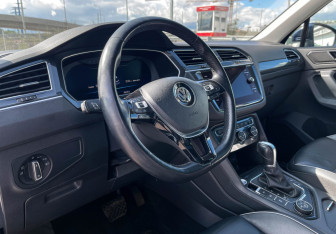Подержанный автомобиль Volkswagen Tiguan 2017 года (13 фото)