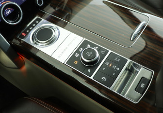 Подержанный автомобиль Land Rover Range Rover 2015 года (18 фото)