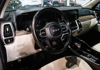 Подержанный автомобиль Kia Sorento 2023 года (14 фото)