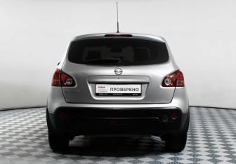 Подержанный автомобиль Nissan Qashqai 2009 года (6 фото)
