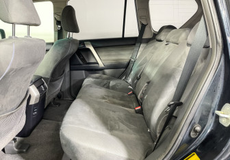 Подержанный автомобиль Toyota Land Cruiser Prado 2011 года (10 фото)