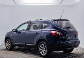 Подержанный автомобиль Nissan Qashqai+2 2012 года (3 фото)