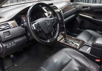Подержанный автомобиль Toyota Camry Sedan 2017 года (15 фото)