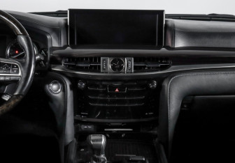 Подержанный автомобиль Lexus LX 2015 года (13 фото)