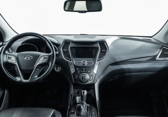 Подержанный автомобиль Hyundai Santa Fe 2012 года (8 фото)