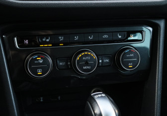 Подержанный автомобиль Volkswagen Tiguan 2017 года (23 фото)