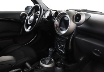 Подержанный автомобиль MINI Countryman 2011 года (9 фото)