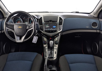 Подержанный автомобиль Chevrolet Cruze Hatchback 2015 года (14 фото)