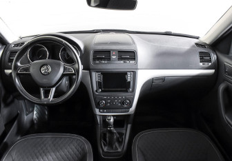 Подержанный автомобиль Skoda Yeti 2016 года (10 фото)