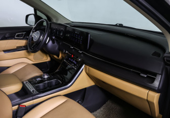 Подержанный автомобиль Kia Carnival 2021 года (11 фото)