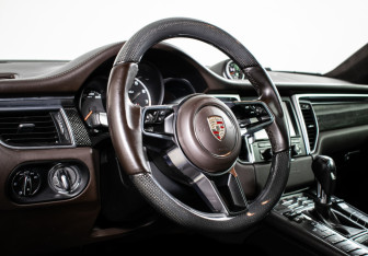 Подержанный автомобиль Porsche Macan 2014 года (22 фото)