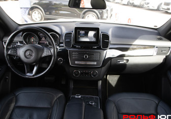 Подержанный автомобиль Mercedes-Benz GLE 2016 года (11 фото)