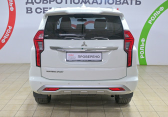 Подержанный автомобиль Mitsubishi Montero Sport 2022 года (5 фото)