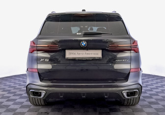 Подержанный автомобиль BMW X5 2025 года (6 фото)