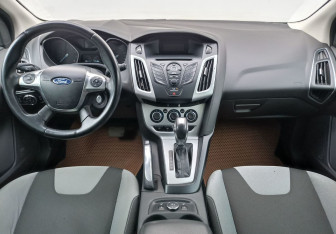 Подержанный автомобиль Ford Focus Hatchback 2013 года (11 фото)