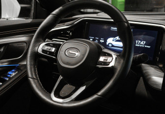 Подержанный автомобиль GAC GS8 2023 года (13 фото)