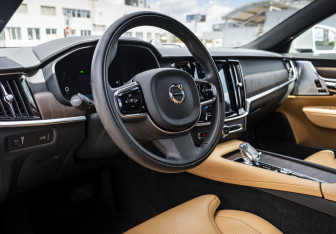 Подержанный автомобиль Volvo S90 2021 года (9 фото)