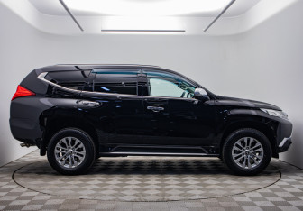 Подержанный автомобиль Mitsubishi Pajero Sport 2019 года (6 фото)