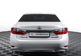Подержанный автомобиль Lexus ES 2015 года (6 фото)