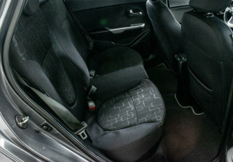 Подержанный автомобиль Kia Rio Hatchback 2013 года (7 фото)