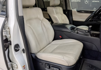 Подержанный автомобиль Lexus LX 2015 года (22 фото)