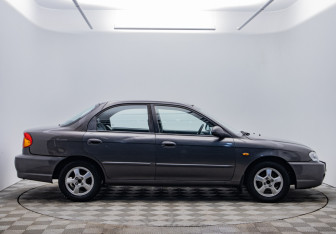 Подержанный автомобиль Kia Spectra Sedan 2006 года (4 фото)